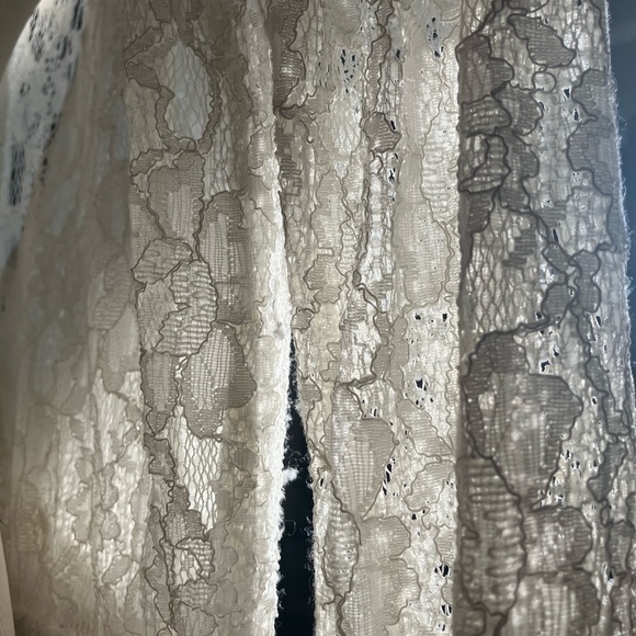 Stylestalker Beautiful Lace Long Sleeved Romper - Partially Sheer - Picture 7 of 7